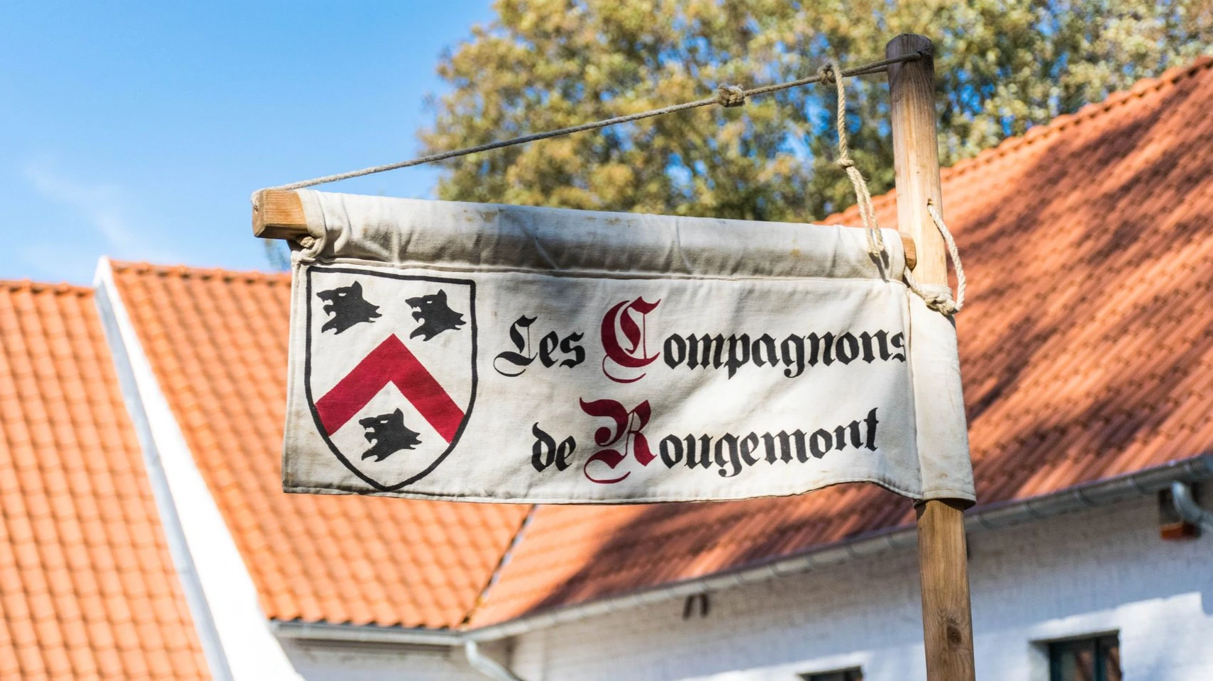 Bannière blason compagnons de Rougemont