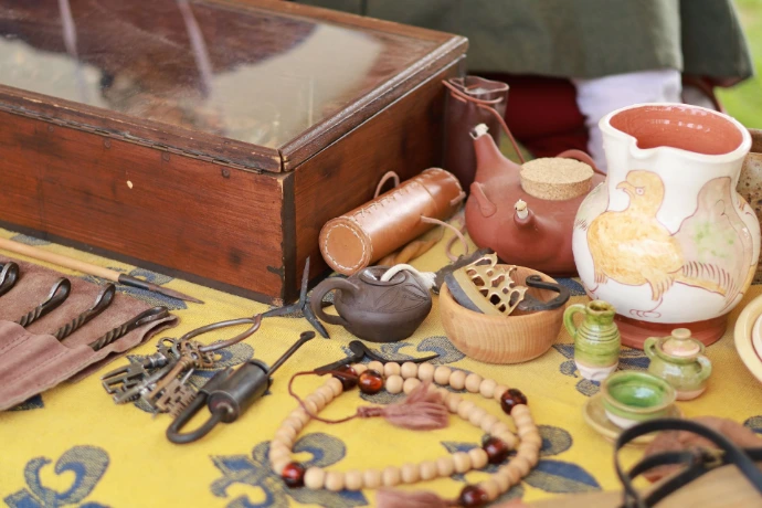 Cabinet de curiosités du Moyen-Âge - Compagnons de Rougemont