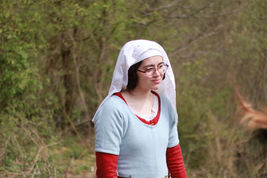 Femme au moyen-âge - Les compagnons de Rougemont